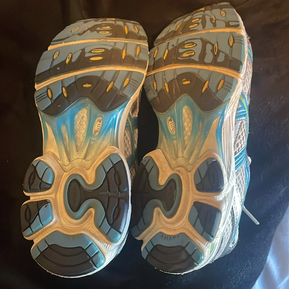 ASICS - Picture 6 of 7